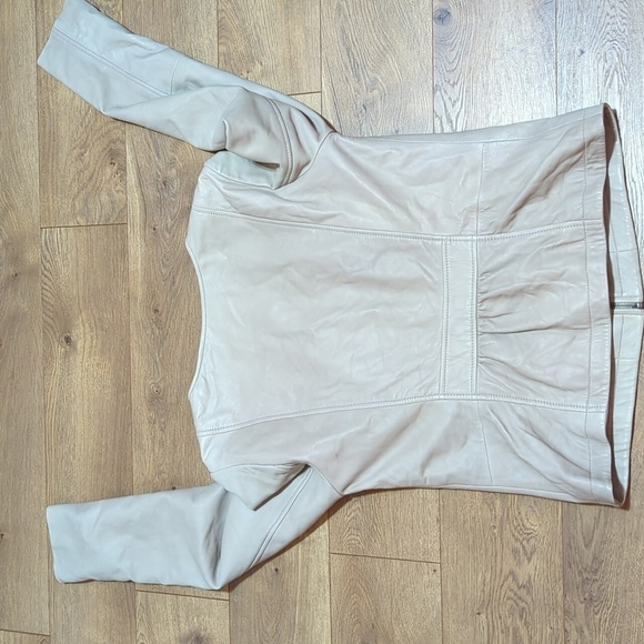 Hinge Designed in Seattle Taupe buttery soft leather jacket ruffle trim sz L - Picture 3 of 13